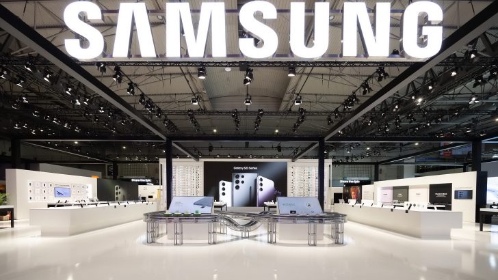 MWC_Samsung-Booth.jpg