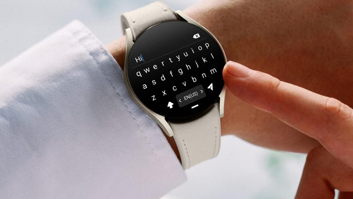 073_Galaxy_W6S_hands-on_gold_LI.jpg
