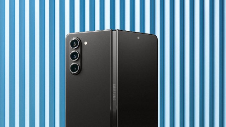 085_Galaxy_fold5_product_phantom_black_LI.jpg