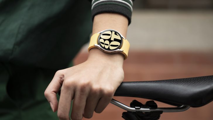 026-lifestyle-galaxy-watch6-40mm-gold.jpg