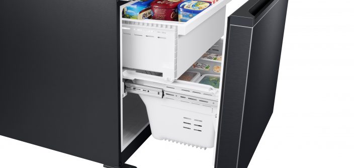 RF57A5232B1-TL_015_Detail-Freezer-Box-Food3_Black.jpg