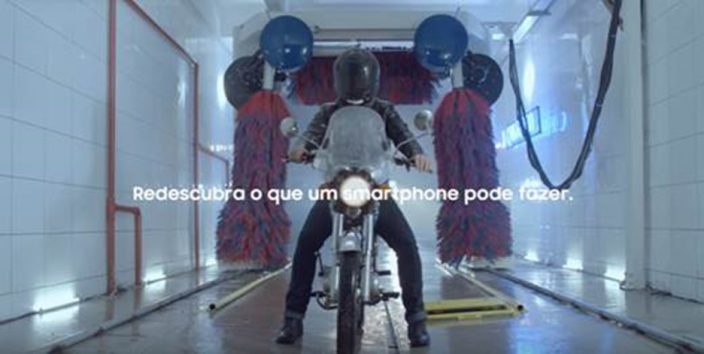 Com bom humor, Samsung lança campanha digital para Galaxy S7