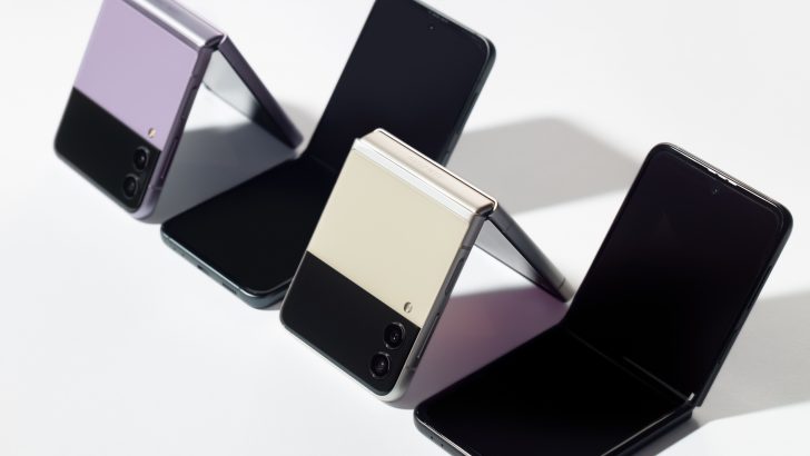 20_galaxyzflip3_5g_family_cream_lavender_phantomblack_green-e1630416208564.jpg