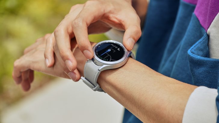 7.-Galaxy-Watch4_Lifestyle_Google-Maps-e1628697727626.jpg