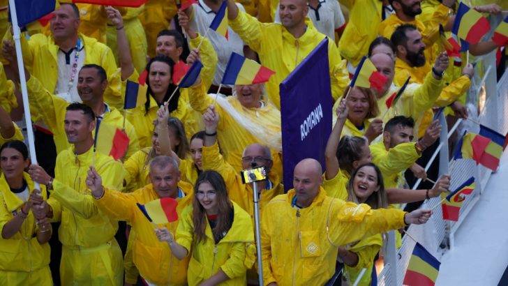 Samsung-Mobile-S24-Ultra-Z-Flip6-Olympic-Edition-Paris-2024-Opening-Ceremony_main10.jpg
