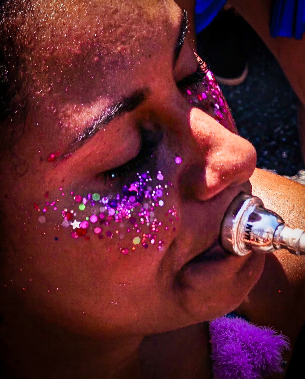 O melhor do Carnaval é #FeitoComGalaxy: Samsung convida foliões a registrarem o Carnaval em cores azul e roxo