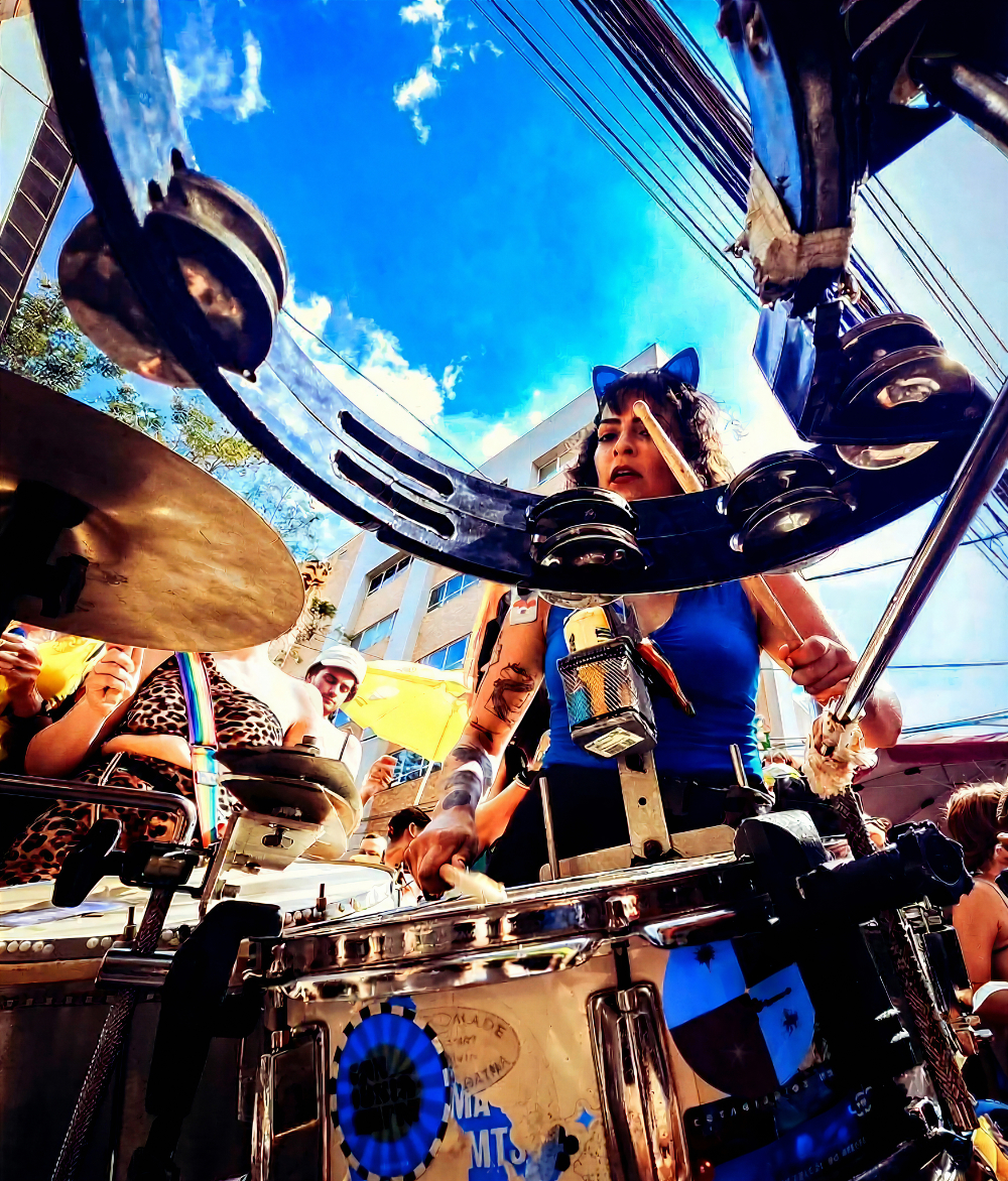 O melhor do Carnaval é #FeitoComGalaxy: Samsung convida foliões a registrarem o Carnaval em cores azul e roxo