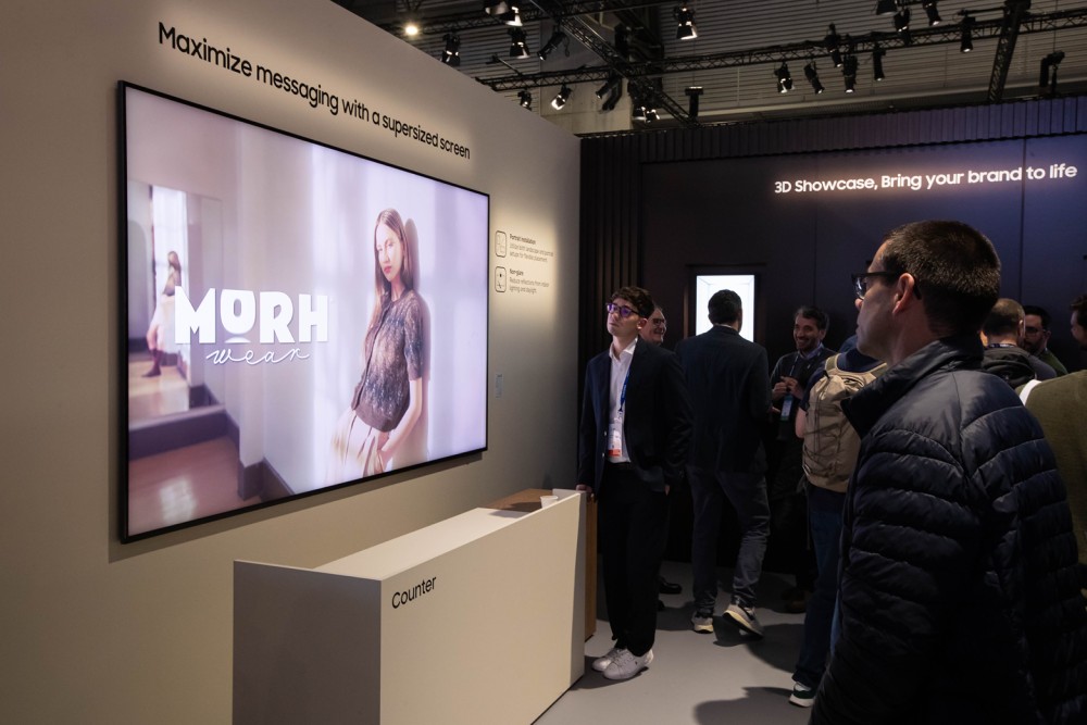 Demonstração do display QHFX de 115 polegadas