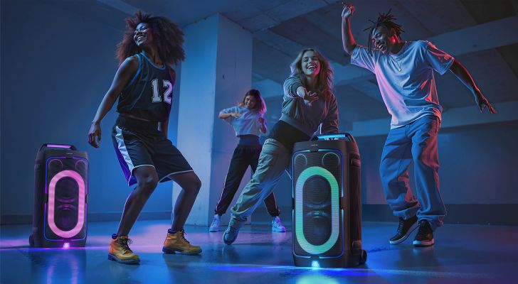 Aprenda a conectar a Sound Tower Samsung ao smartphone e mude som e iluminação de sua festa