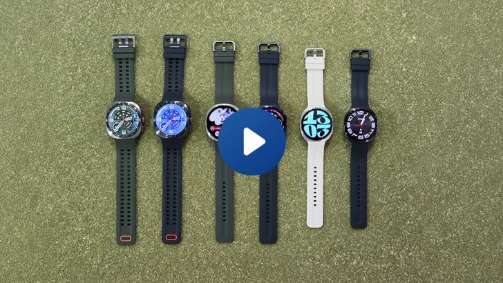 Da esquerda para a direita: seis relógios alinhados exibindo suas respectivas pulseiras. Os dois primeiros são o Galaxy Watch Ultra2, seguido por quatro modelos do Galaxy Watch9. Os relógios estão em cima de uma superfície que lembra glitter.