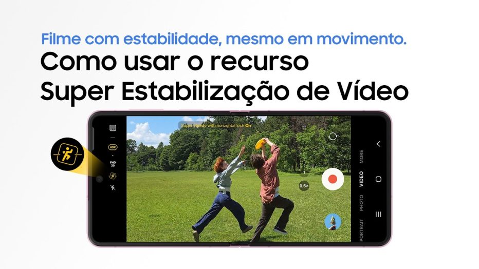 Captura de tela de smartphone mostrando uso do recurso Super Estabilização de Vídeo para gravação estável em movimento. Tela exibe ícones de controle, botão de gravação vermelho e cena com duas pessoas correndo em campo verde, destacando funcionalidade para vídeos sem tremores.