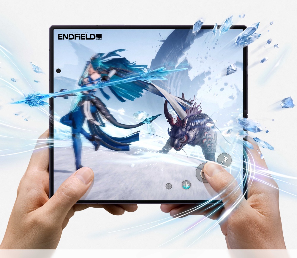 Imagem de um Galaxy Z Fold8 Ultra exibindo na tela o jogo Endfield.