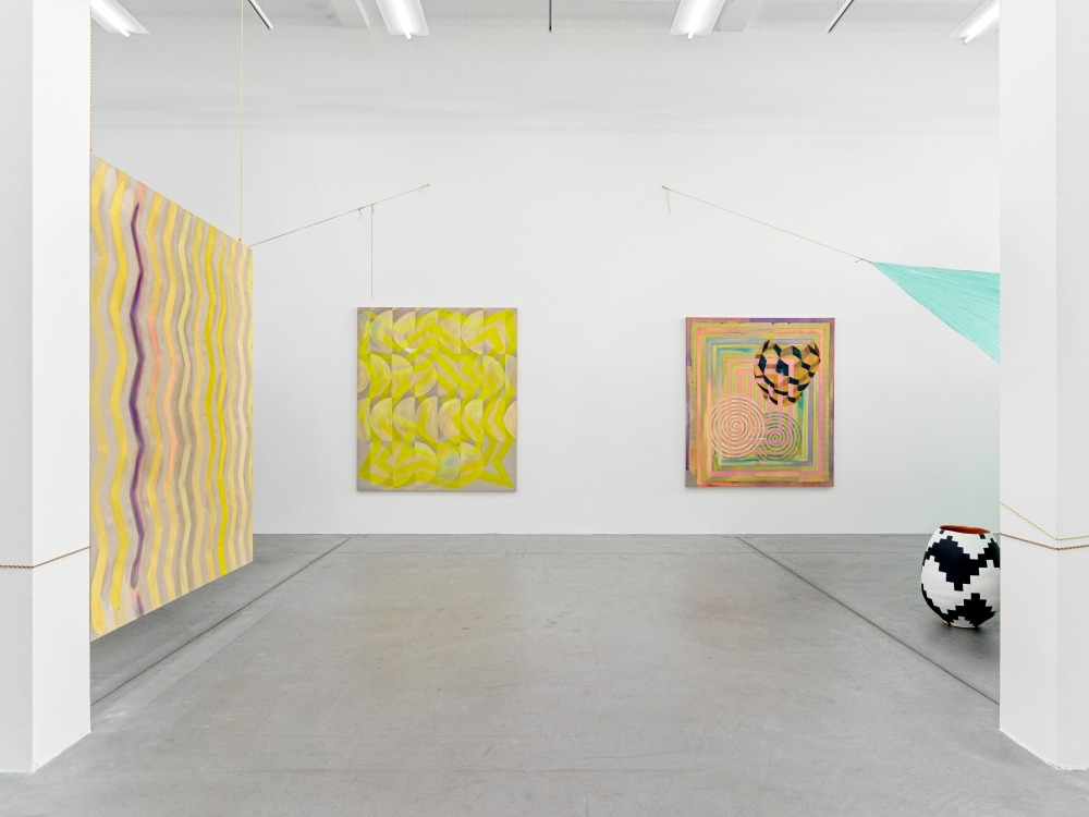 Duas obras de Athene Galiciadis expostas na coleção ABB e que estarão na Samsung Art Store