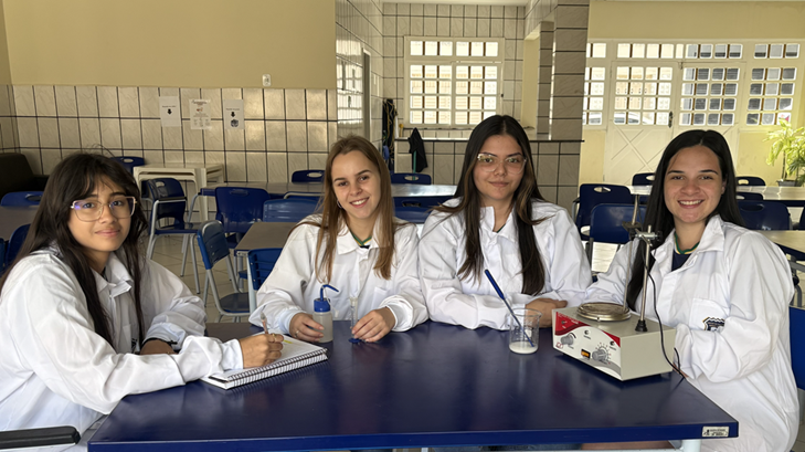 Alunas de Ribeirópolis (SE) chegam à semifinal do Solve for Tomorrow com projeto de tubetes biodegradáveis