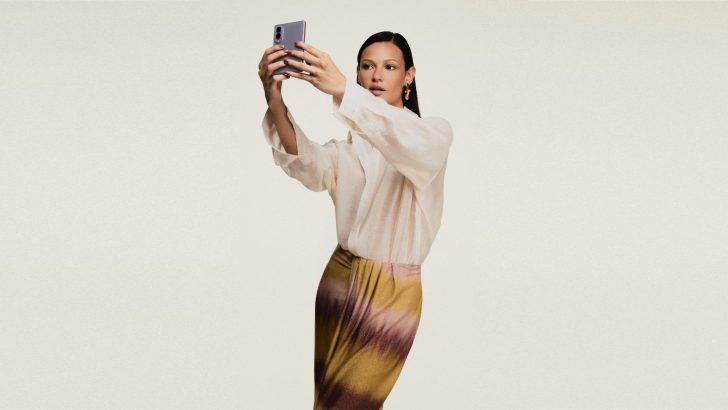 Samsung e ÁGUA DE COCO unem tecnologia à moda em coleção exclusiva