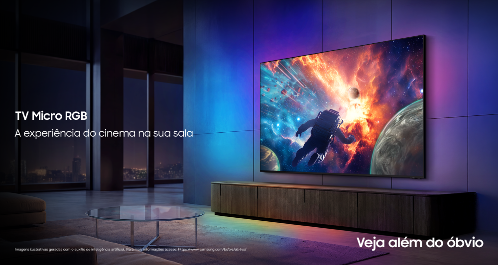 A imagem mostra uma TV Samsung Micro RGB em uma sala de estar escura e os dizeres em letra branca: "A experiência do cinema na sua sala" e "Veja além do óbvio"