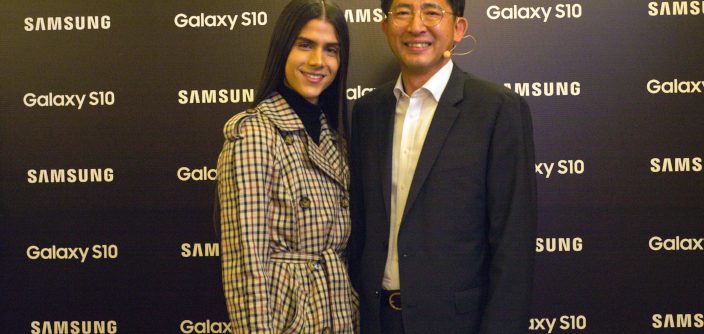 Dave-Castiblanco-y-Young-Kim-presidente-de-Samsung-Colombia.jpg
