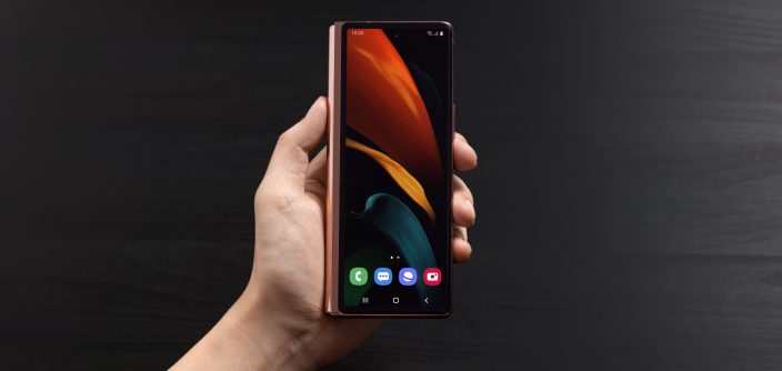 13_galaxyzfold2_lifestyle_image.jpg