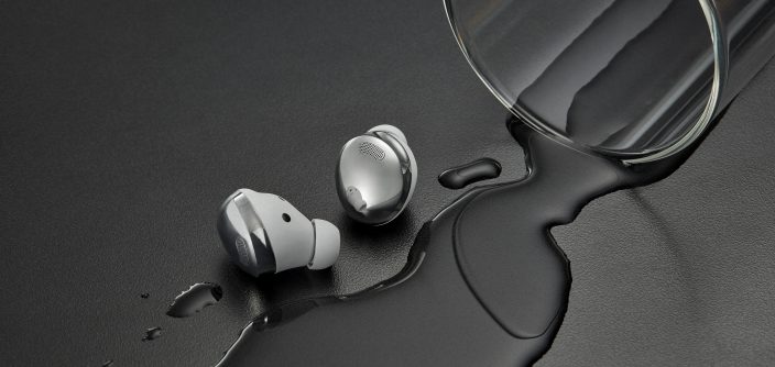27_galaxybudspro_lifestyle_IP68_silver_201230073426.jpg