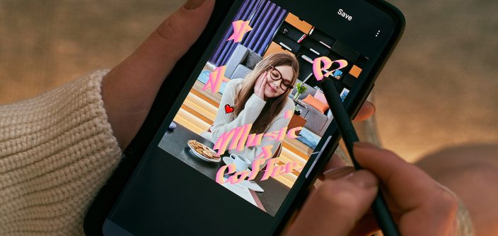 03_galaxys21_ultra_lifestyle_cut.jpg