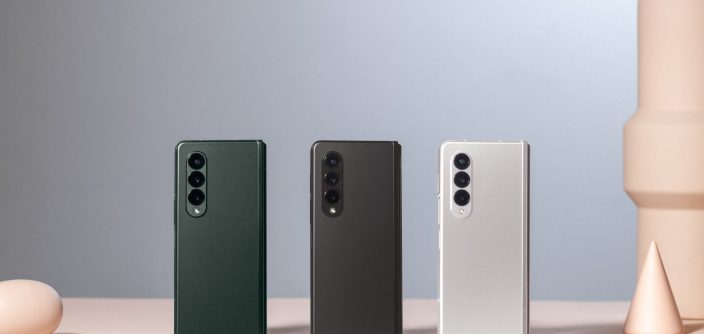02_02-Q2-Family_01_galaxyzfold3_5g_family_phantomgreen_phantomblack_phantomsilver_H.jpg