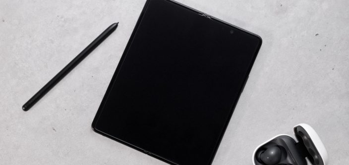 02_03-Q2-Eco-System_03_galaxyzfold3_5g_spen_phantomblack_galaxybuds2_graphite_H.jpg