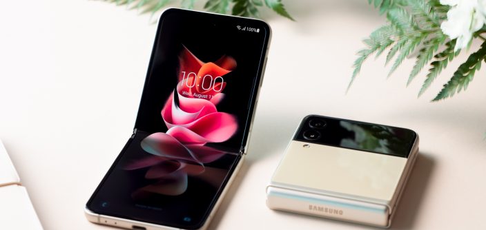 Samsung_Galaxy_Z_Flip3_5g_.jpg