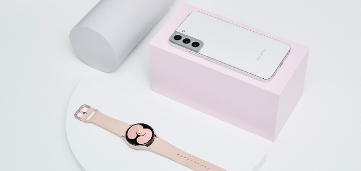 1-15-Galaxy-S22-Plus_Phantom-White_Watch4_design_HI.png