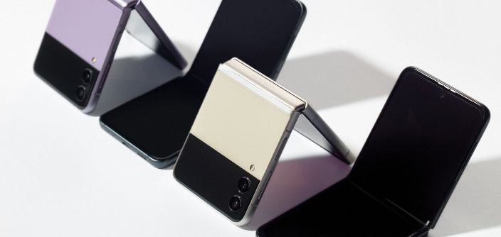 02_02-B2-Family_04_galaxyzflip3_5g_family_cream_lavender_phantomblack_green_H-1.png