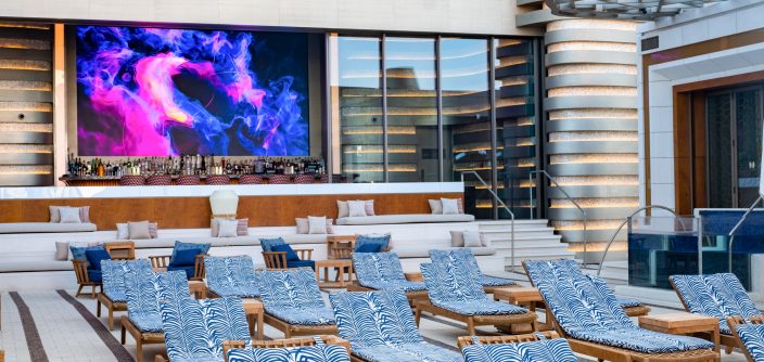 Samsung_Outdoor-LED-Signage-in-the-pool-2-1.jpg