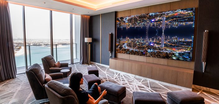 Samsung_The-Wall-in-Royal-Mansion_2-1.jpg