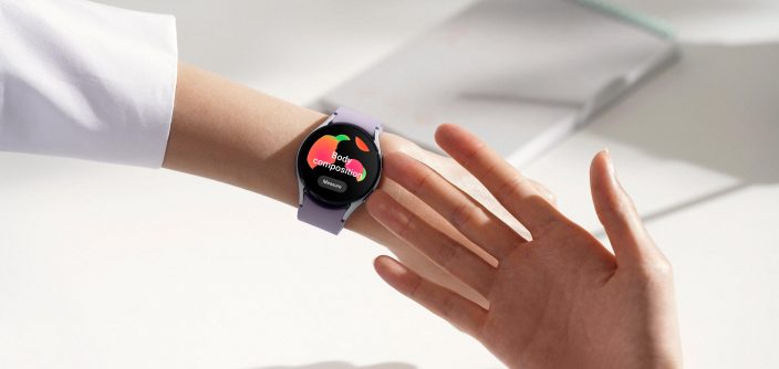 Samsung_hands-on_galaxy_watch5_silver_LI.jpg