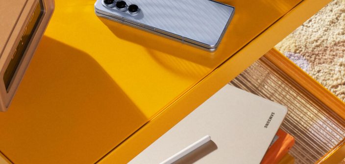 Samsung_Galaxy_T9Ufold5_ecosystem_beigeicy_blue_LI.jpg