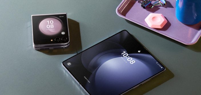 078_Galaxy_fold5_flip5s_pen_ecosystem_icy_bluelavender_LI-1.jpg