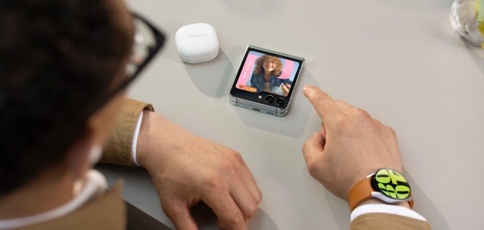 Samsung_128_FLIP5_COVERSCREEN_1_LI-1.jpg