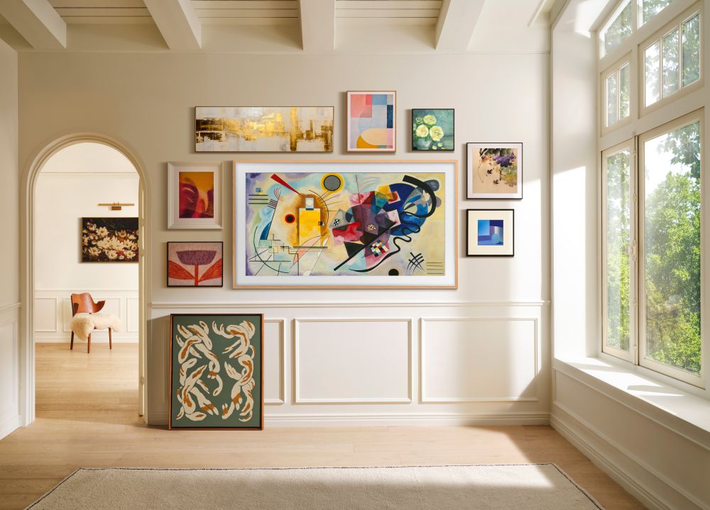 The-Frame-Pro-2025-Lifestyle-02