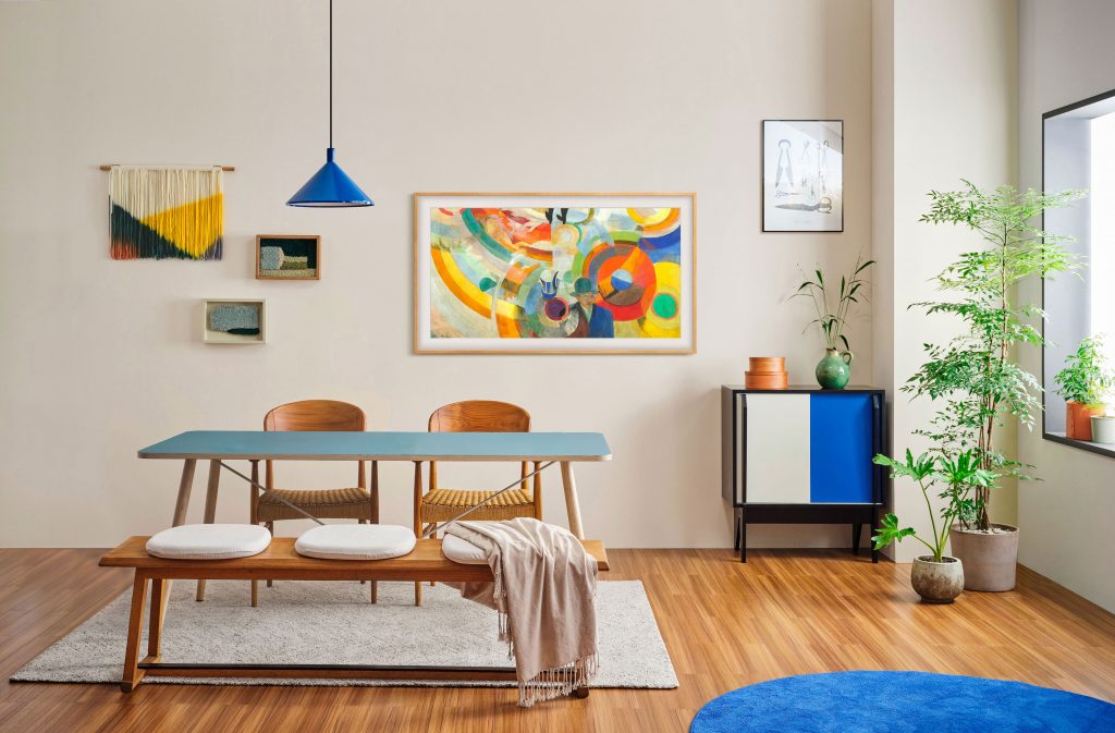 The-Frame-Pro-2025-Lifestyle-04