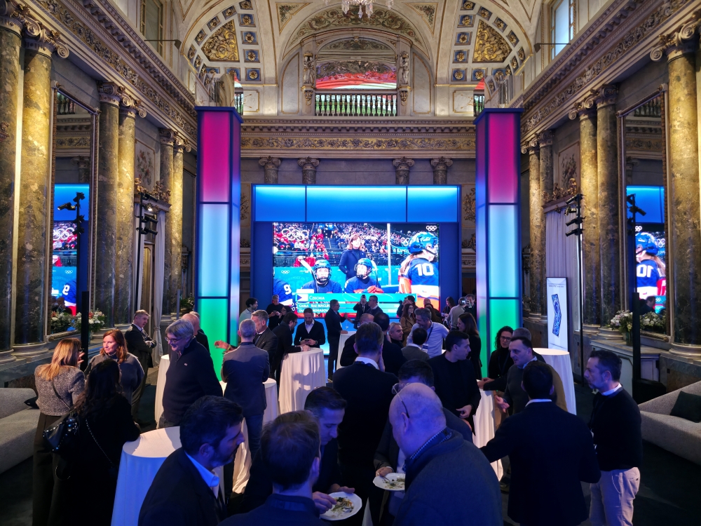 Samsung-Mobile-Milano-Cortina-2026-Galaxy-Z-Flip7-Olympic-Edition-Victory-Selfie-LA28-Games_main5