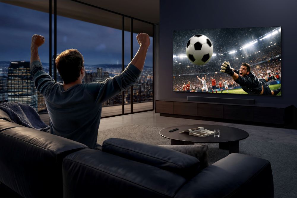 2026_Micro-RGB_R95H_PERS_WALL_AI-Football-Mode-Pro-1000Pixel
