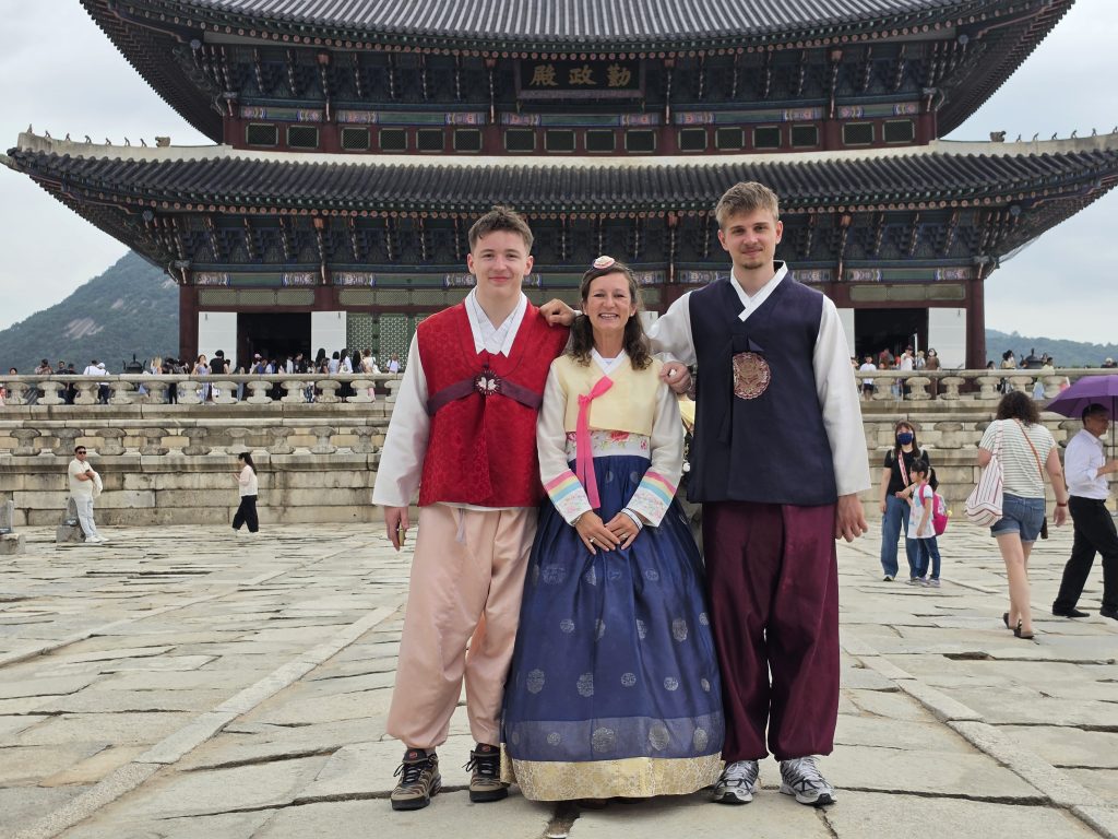Zástupci týmu VisionNex a Zuzana Mravík Zelenická v Koreji.