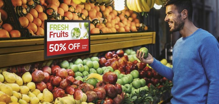 Samsung-Signage-QB13R_Grocerystore.jpg