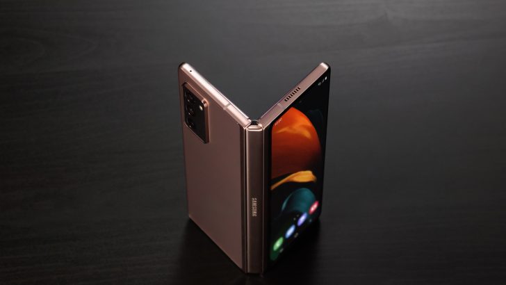 21_galaxyzfold2_lifestyle_image.jpg