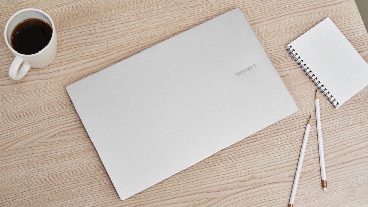 Galaxy_Book_Pro_15inch_MysticSilver_Broll_1_210417085841.jpg