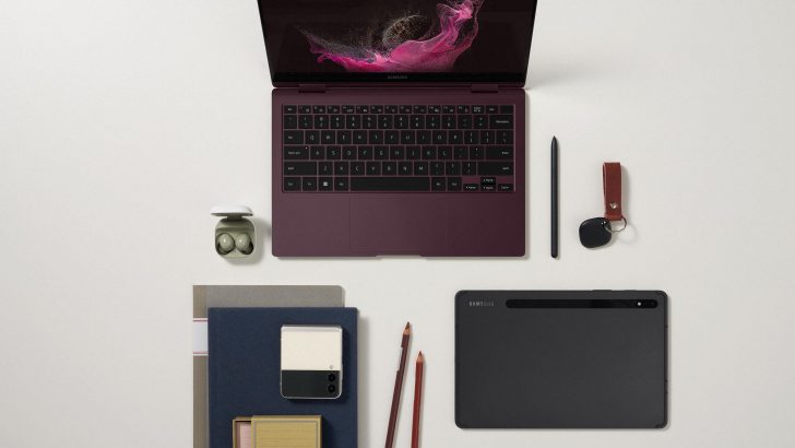 2-503_Galaxy_Book2_Pro_360_13_Burgundy_Galaxy_ZFlip_5G_Cream_Galaxy_Tab_S8_Graphite_Galaxy_Bud2_Olive_eco_LI.jpg