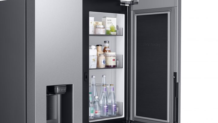 RH68B8841SL-ZA_010_Detail-RH68B8841SL-ZA-Door-With-Food_Silver.jpg