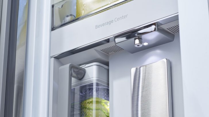 RH69B8941SL-EF_2_Feature_a_beverage.jpg