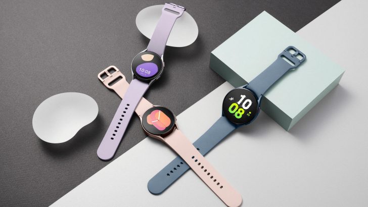 3-061_family_galaxy_watch5_graphite_pinkgold_silver_LI.jpg