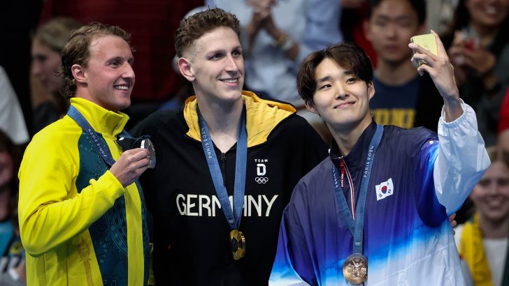 Mens-400m-Freestyle-Final-victory-selfie.jpg