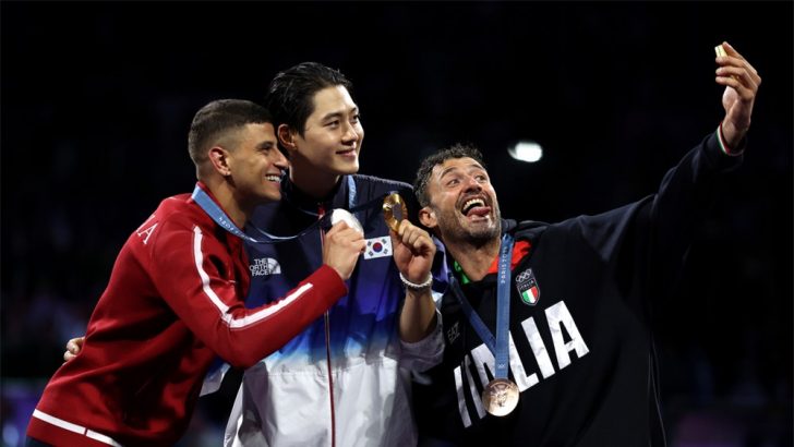Samsung-Mobile-Galaxy-Z-Flip6-Olympic-Edition-2024-Paris-Olympics-Victory-Selfie_Thumbnail1000.jpg