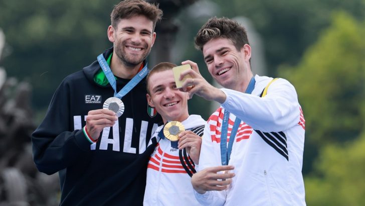 Samsung-Mobile-Galaxy-Z-Flip6-Olympic-Edition-2024-Paris-Olympics-Victory-Selfie_main4.jpg